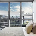 Sky Living & River Views In Queens Wharf Residences