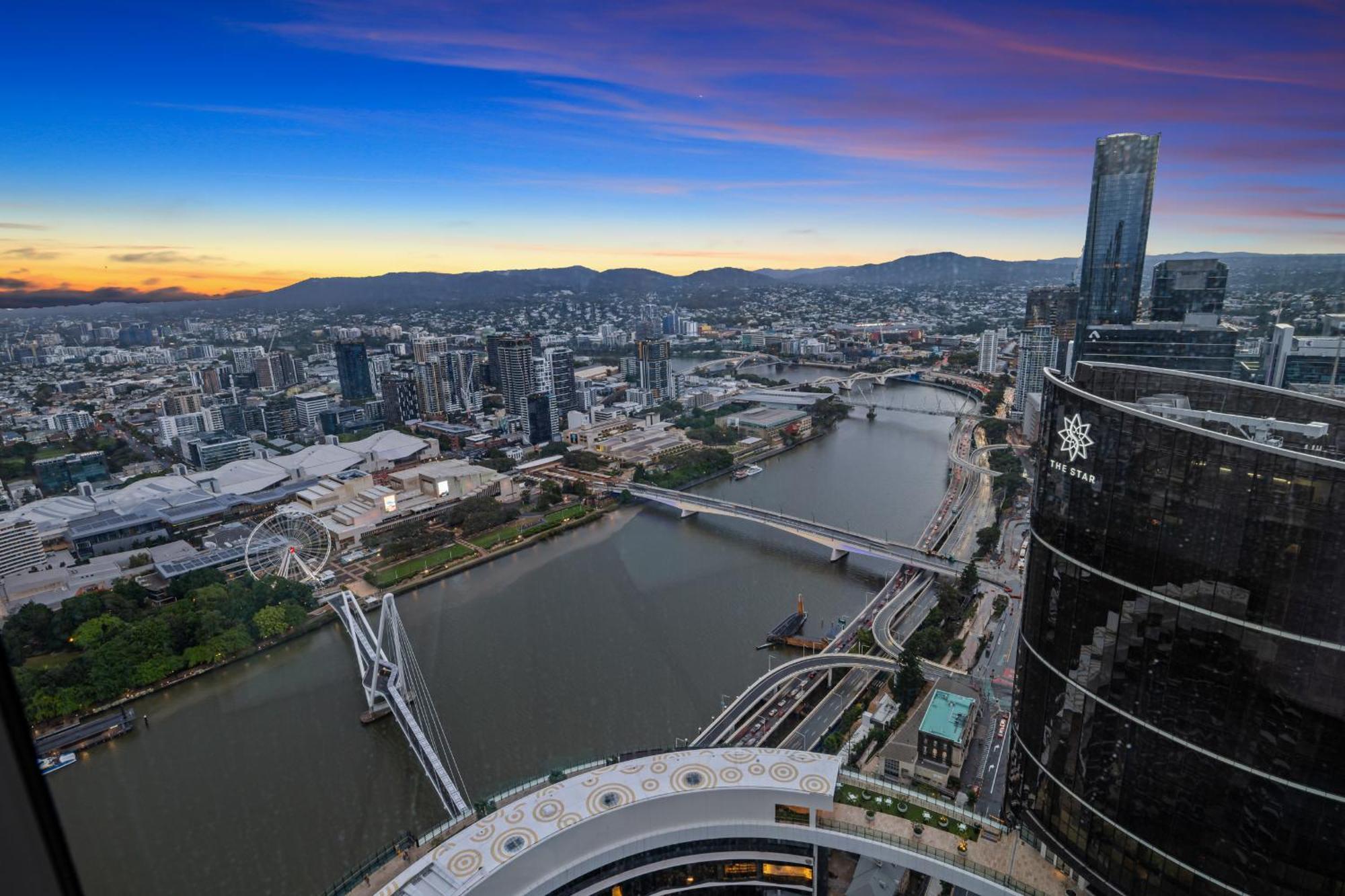 Sky Living & River Views In Queens Wharf Residences Brisbane