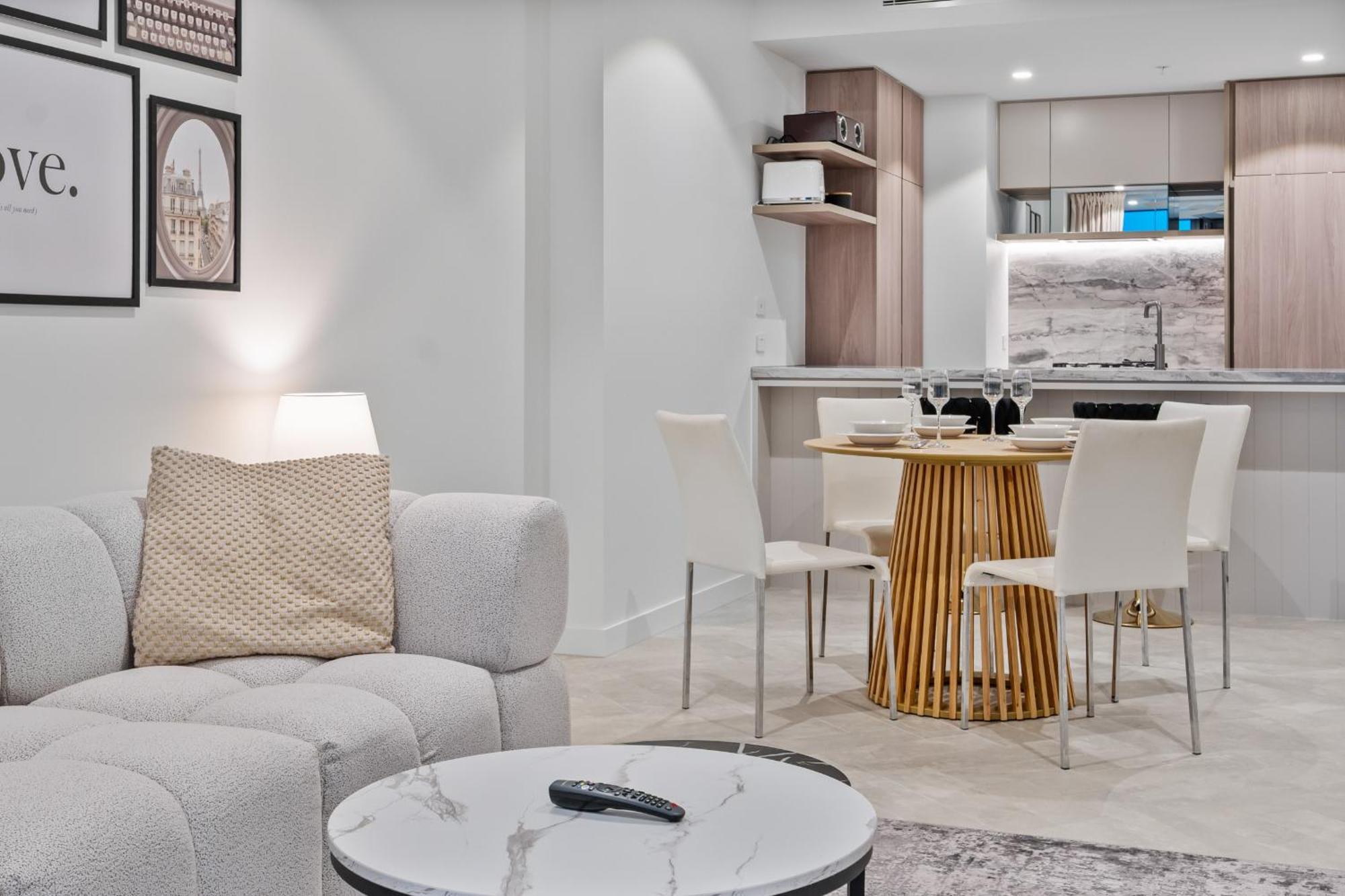 Sky Living & River Views In Queens Wharf Residences Brisbane