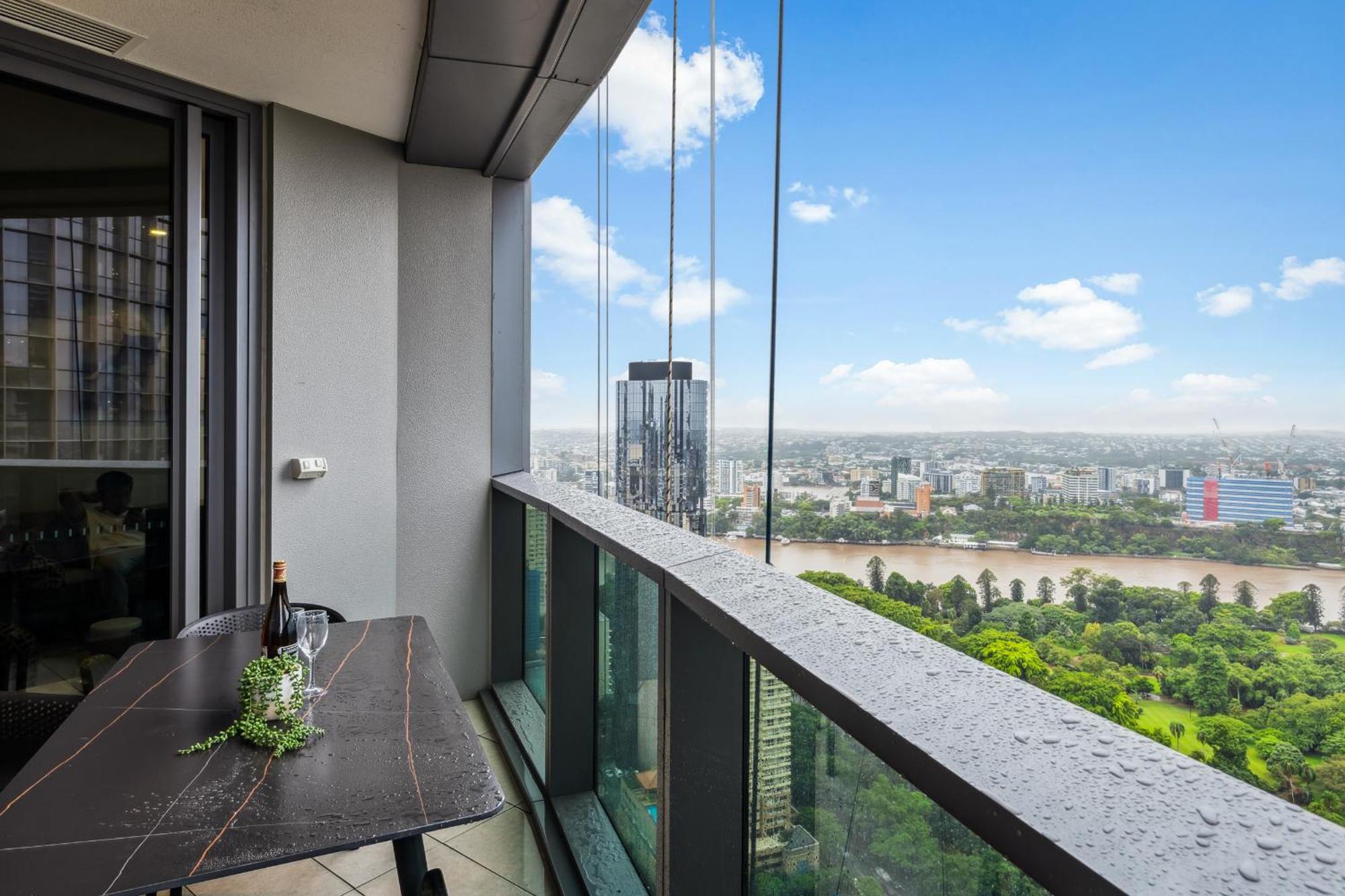 Sky Living & River Views In Queens Wharf Residences Brisbane