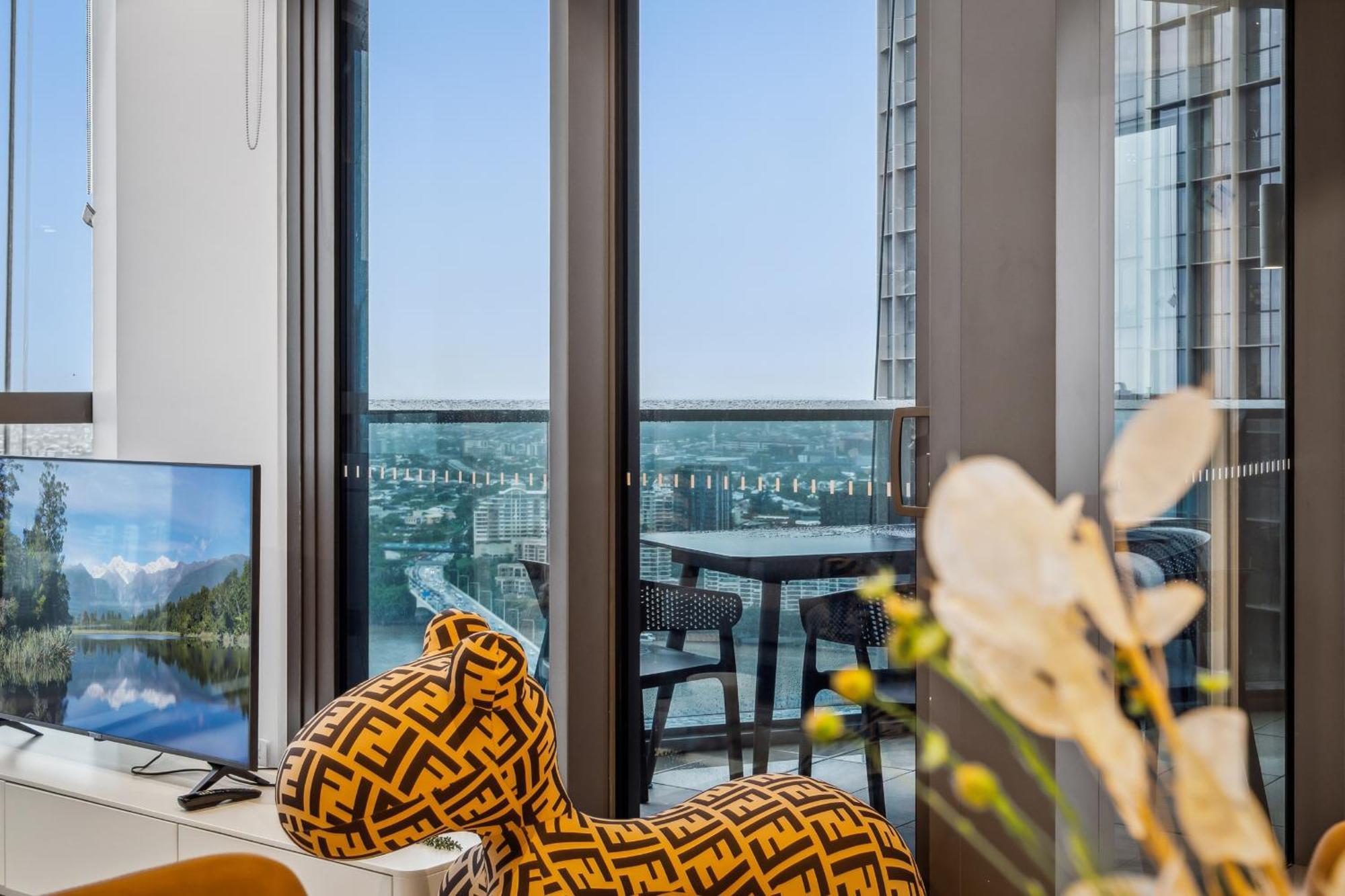 Sky Living & River Views In Queens Wharf Residences Apartment Brisbane