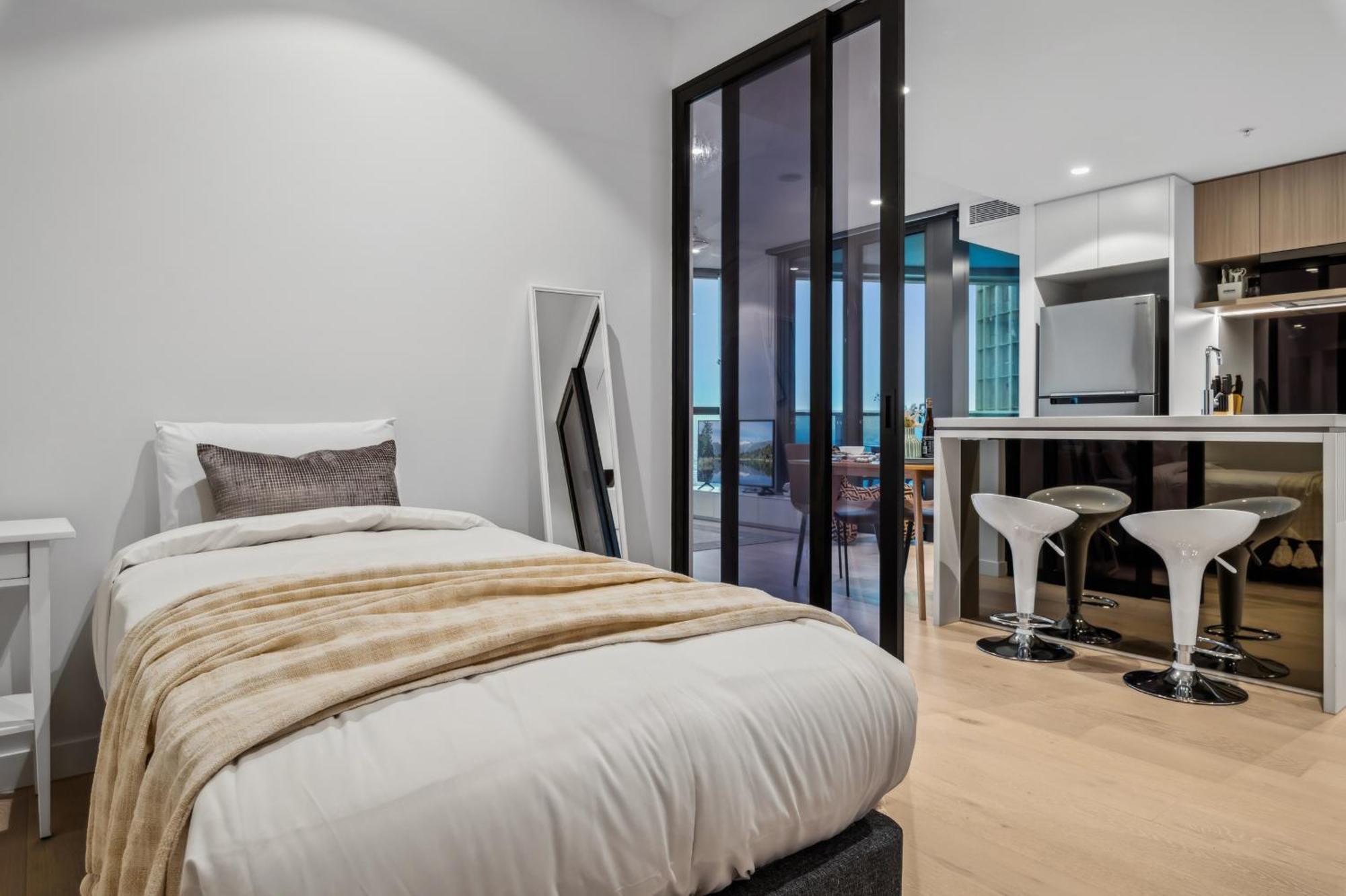 Sky Living & River Views In Queens Wharf Residences Brisbane