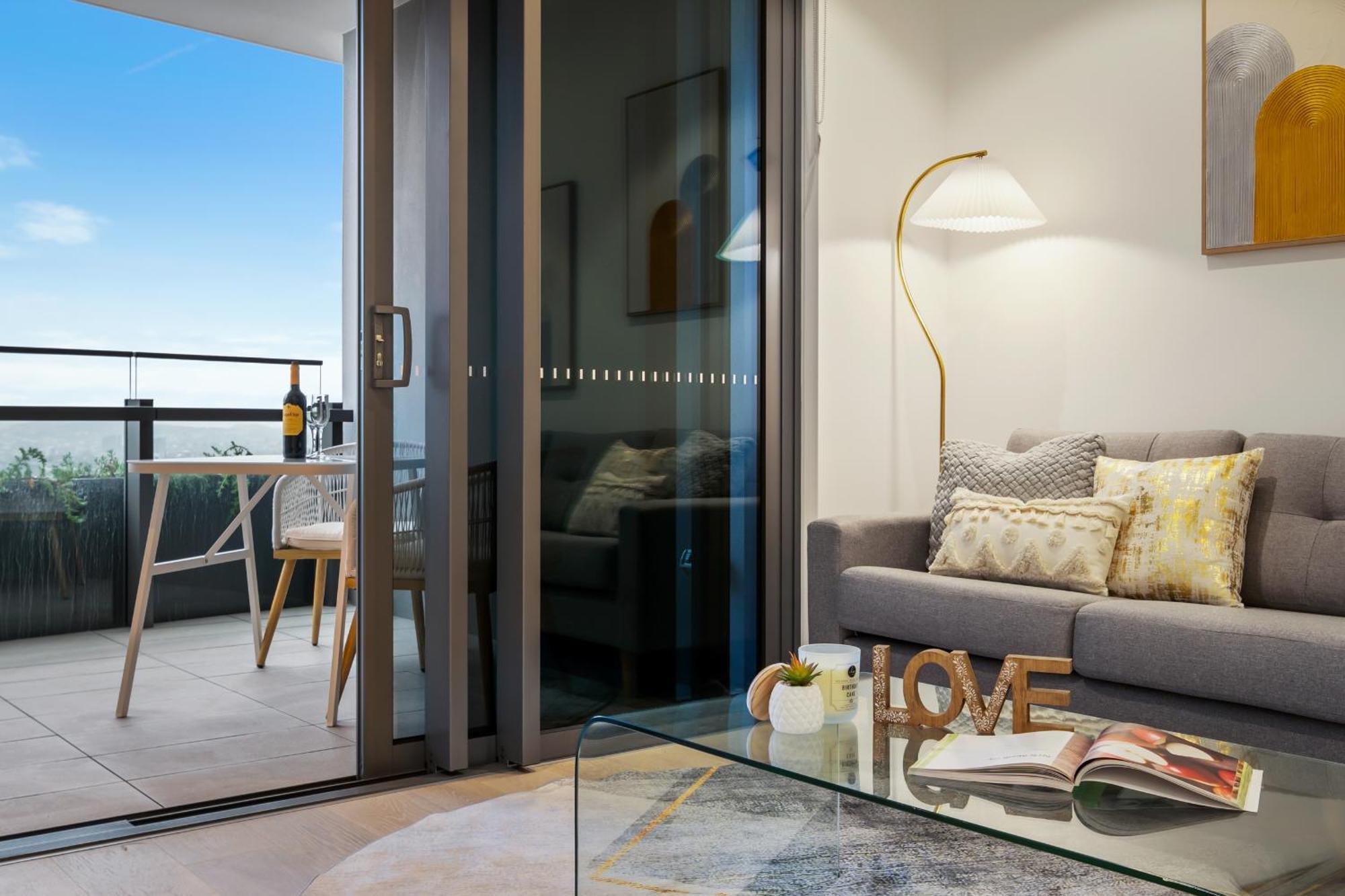 Sky Living & River Views In Queens Wharf Residences Apartment Brisbane